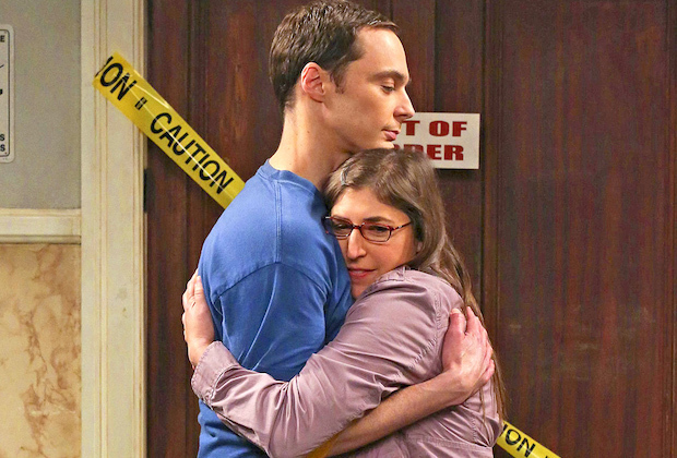 THE BIG BANG THEORY Sheldon and amy hug